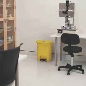 Gelber Mülleimer 30L Rubbermaid - Ultra widerstandsfähiges Frontpedal