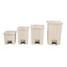 Beige Tretmülleimer 68 L Rubbermaid Step-On: Qualität und Praktikabilität