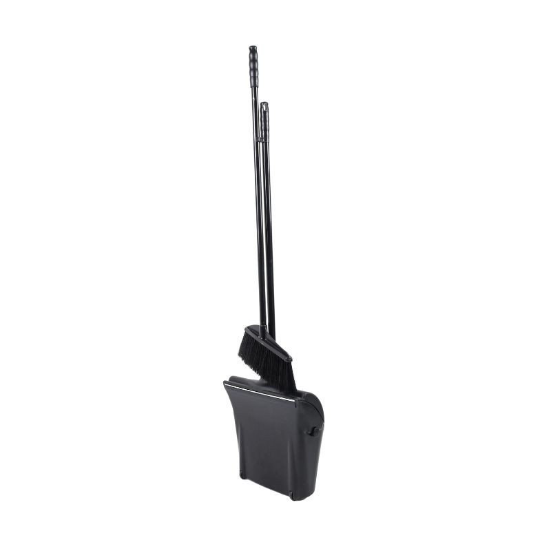 Balai avec Ramasse Poussière Noir Dynasteel - Pour une hygiène irréprochable dans votre restaurant Balai avec Ramasse Poussière Noir Dynasteel - Pour une hygiène irréprochable dans votre restaurant